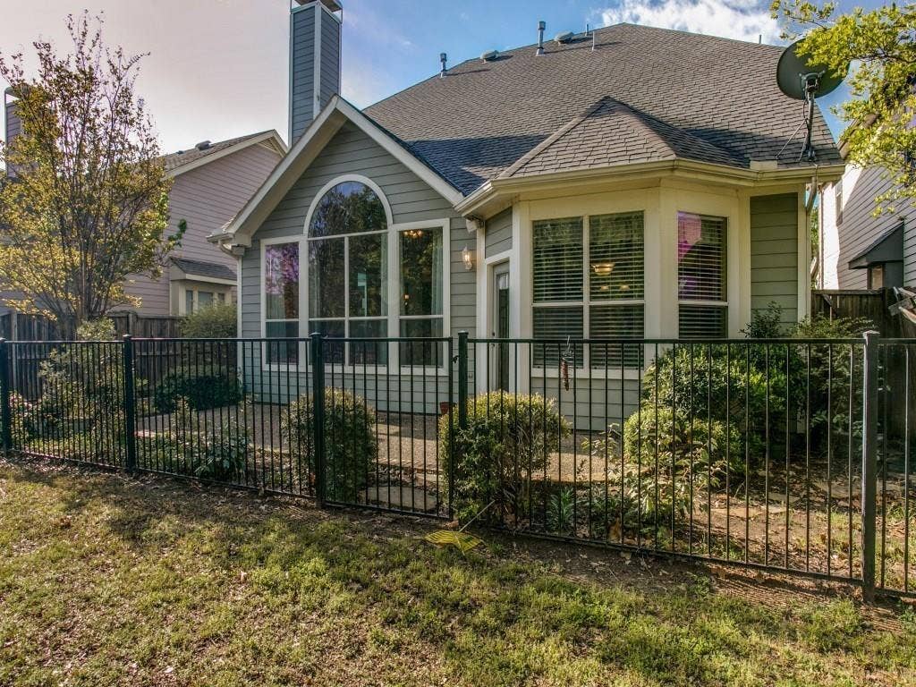 802 Moose Hollow Lane, Euless, TX 76039