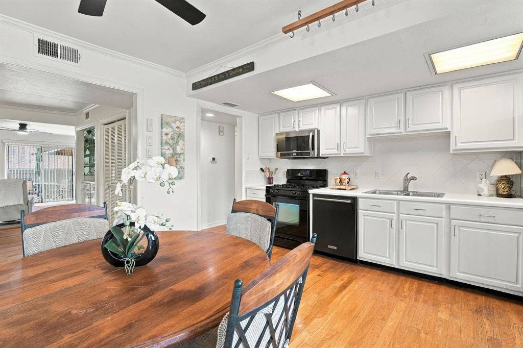 15930 Stillwood Street, #2070, Dallas, TX 75248 15930 Stillwood Street, #2070, Dallas, TX 75248