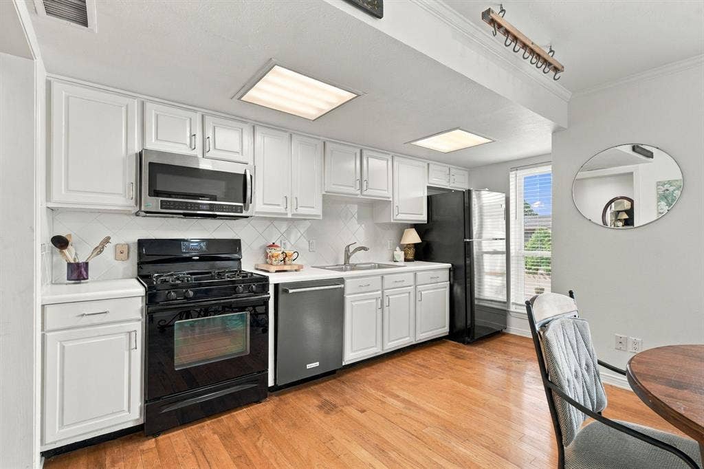 15930 Stillwood Street, #2070, Dallas, TX 75248 15930 Stillwood Street, #2070, Dallas, TX 75248