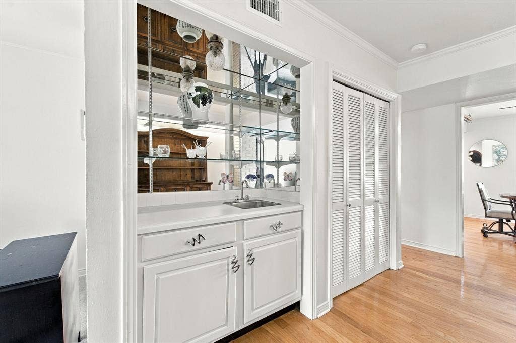 15930 Stillwood Street, #2070, Dallas, TX 75248 15930 Stillwood Street, #2070, Dallas, TX 75248