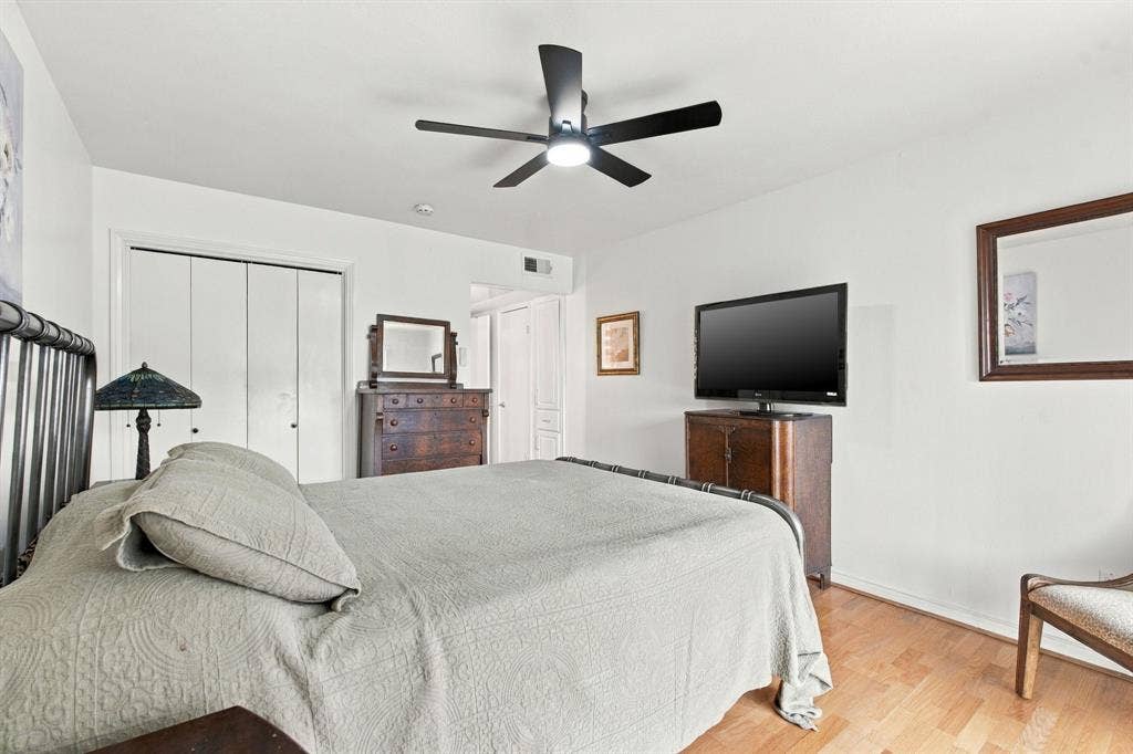 15930 Stillwood Street, #2070, Dallas, TX 75248 15930 Stillwood Street, #2070, Dallas, TX 75248