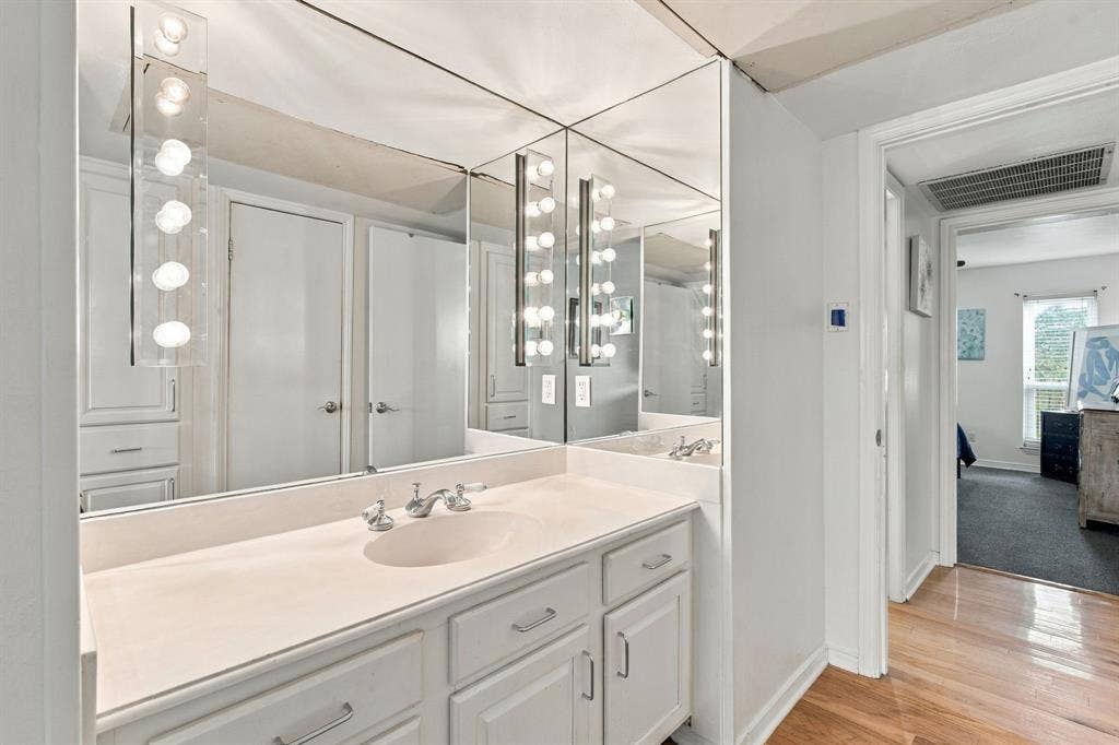 15930 Stillwood Street, #2070, Dallas, TX 75248 15930 Stillwood Street, #2070, Dallas, TX 75248