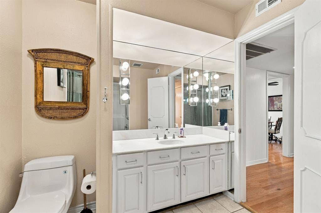 15930 Stillwood Street, #2070, Dallas, TX 75248 15930 Stillwood Street, #2070, Dallas, TX 75248