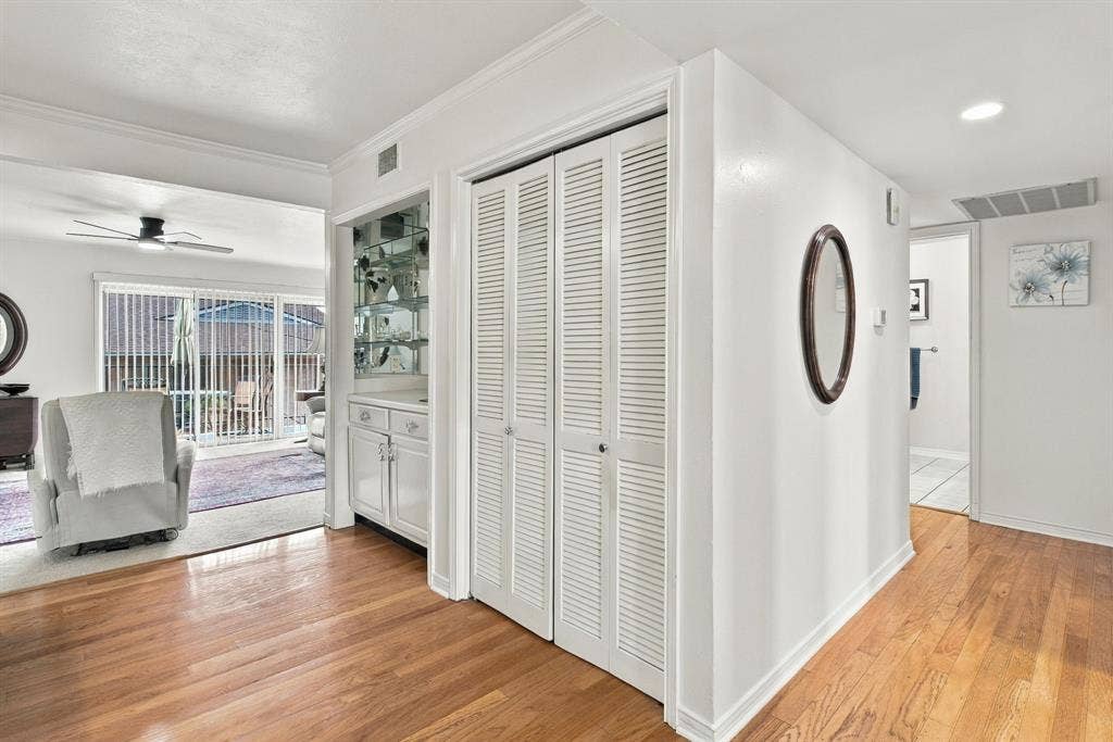 15930 Stillwood Street, #2070, Dallas, TX 75248 15930 Stillwood Street, #2070, Dallas, TX 75248