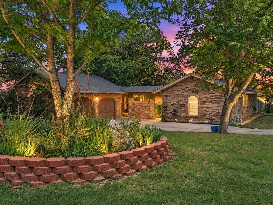 Property photo for 5310 Westminster Court S, Fort Worth, TX
