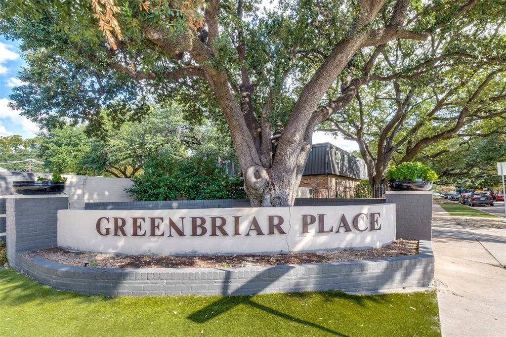 Greenbriar Place Community Entry