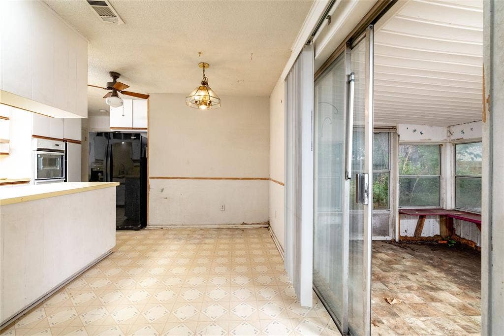 4917 Emerald Lake Drive, Fort Worth, TX 76103 4917 Emerald Lake Drive, Fort Worth, TX 76103