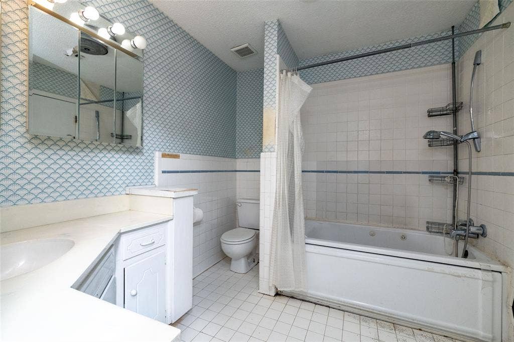 4917 Emerald Lake Drive, Fort Worth, TX 76103 4917 Emerald Lake Drive, Fort Worth, TX 76103