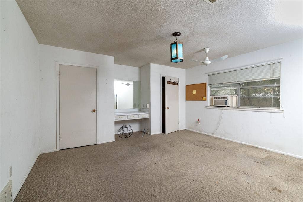 4917 Emerald Lake Drive, Fort Worth, TX 76103 Primary Bedroom #1