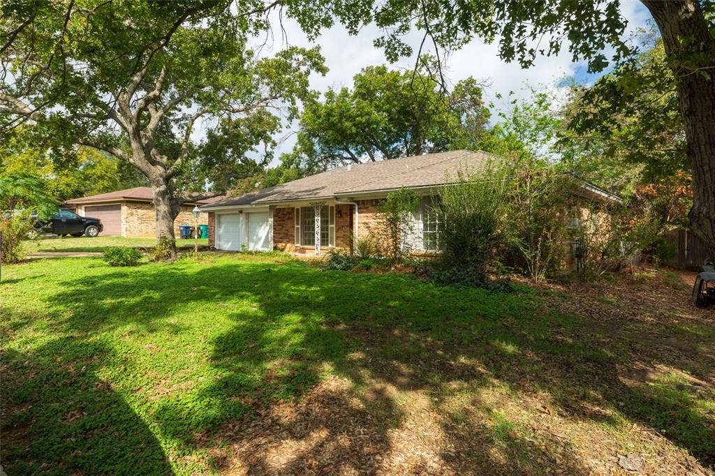 4917 Emerald Lake Drive, Fort Worth, TX 76103 4917 Emerald Lake Drive, Fort Worth, TX 76103