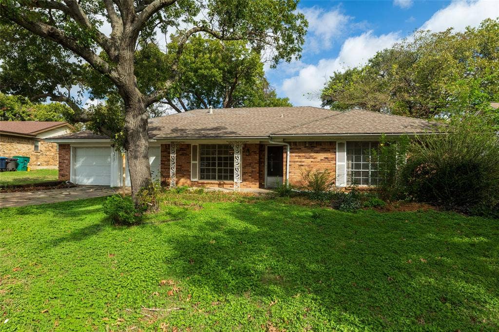 4917 Emerald Lake Drive, Fort Worth, TX 76103 4917 Emerald Lake Drive, Fort Worth, TX 76103