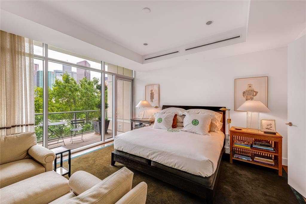 2025 Woodall Rodgers Freeway, #32, Dallas, TX 75201 Primary bedroom and sitting area.