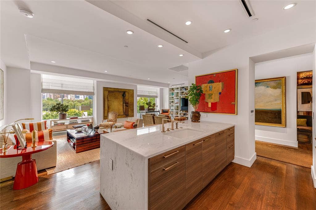 2025 Woodall Rodgers Freeway, #32, Dallas, TX 75201 Gourmet kitchen opens to living room.