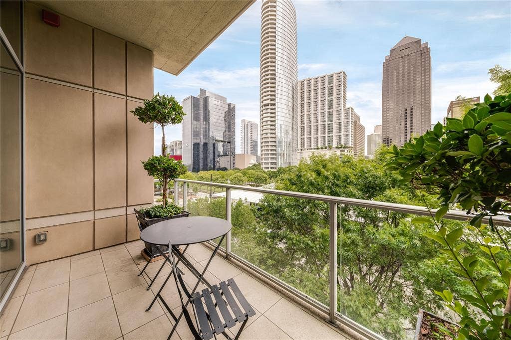 2025 Woodall Rodgers Freeway, #32, Dallas, TX 75201 Covered balcony with park and downtown views.