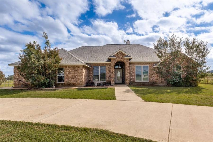 Property photo for 609 South Drive, Springtown, TX