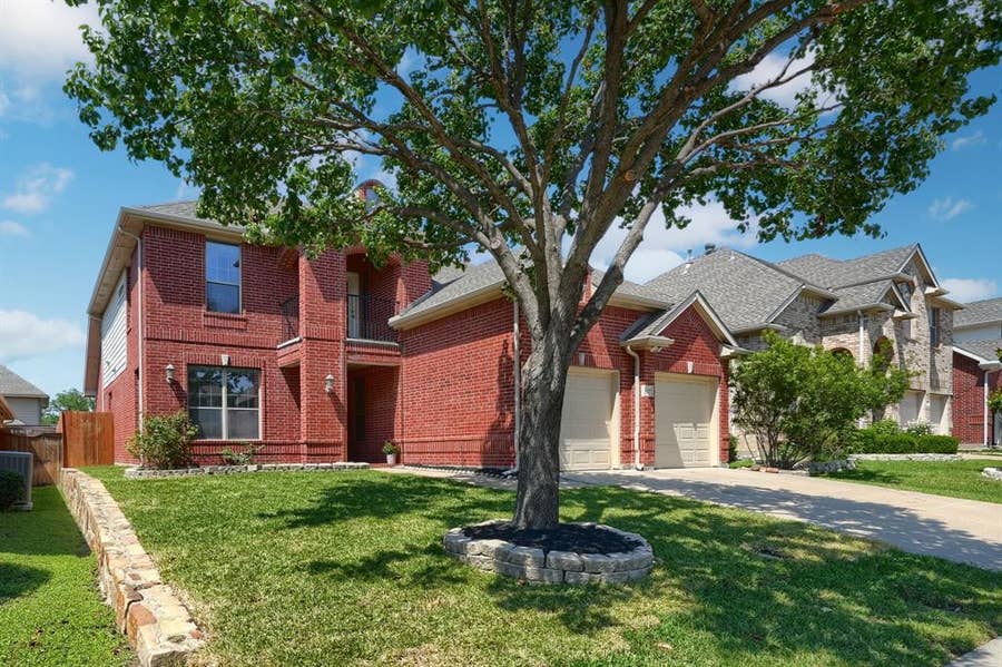 Property photo for 1127 Valley Vista Drive, Irving, TX