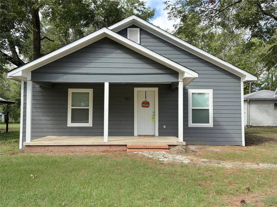 Property photo for 907 Davis Street S, Sulphur Springs, TX