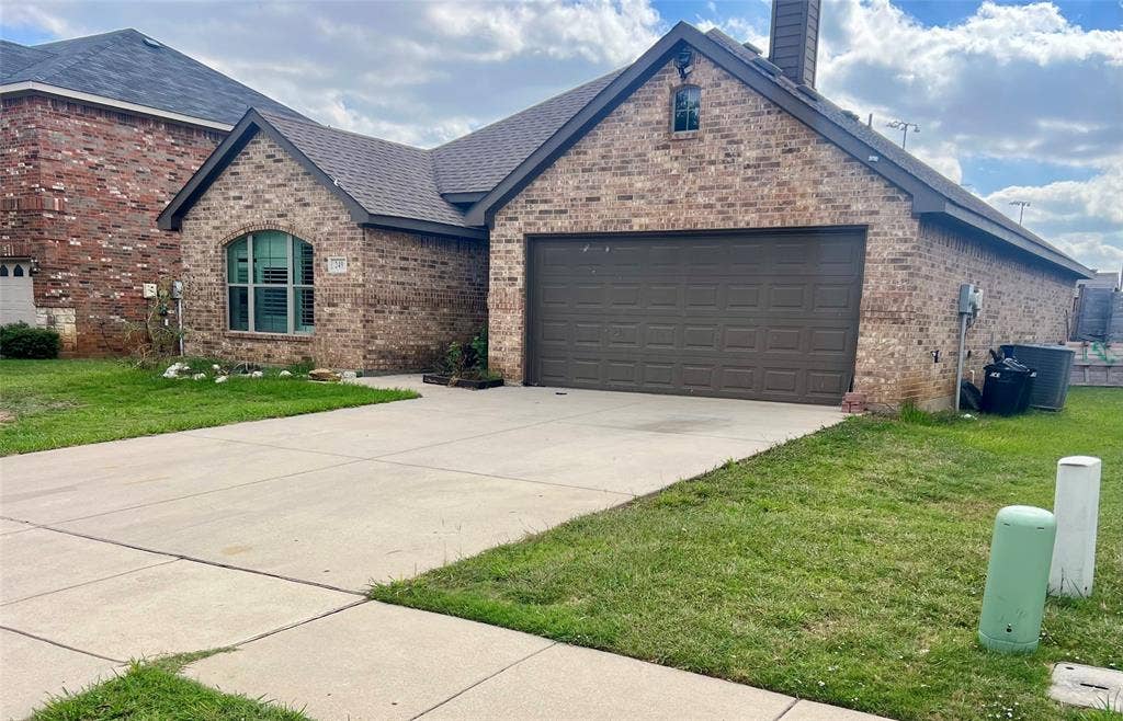 249 Cedar Crest Drive, Justin, TX 76247 249 Cedar Crest Drive, Justin, TX 76247