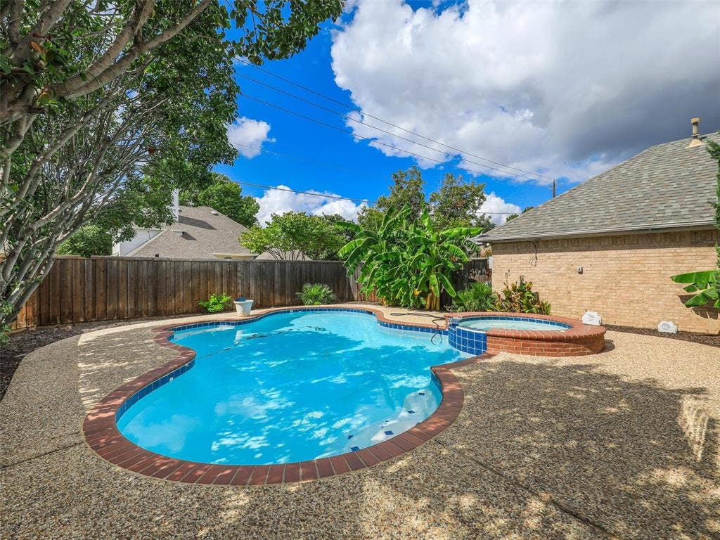 18543 Gibbons Drive, Dallas, TX 75287