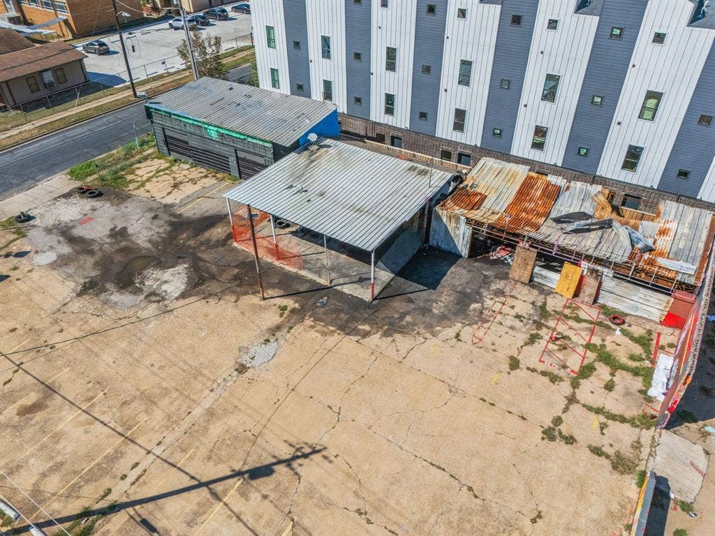 302 N Lancaster Avenue, Dallas, TX 75203 302 N Lancaster Avenue, Dallas, TX 75203