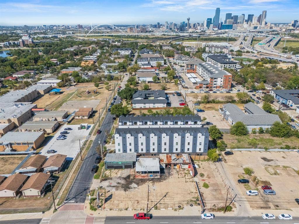 302 N Lancaster Avenue, Dallas, TX 75203 302 N Lancaster Avenue, Dallas, TX 75203