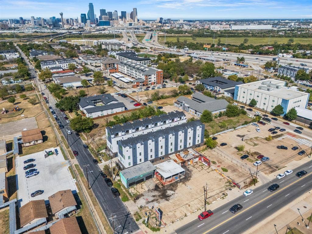 302 N Lancaster Avenue, Dallas, TX 75203 302 N Lancaster Avenue, Dallas, TX 75203