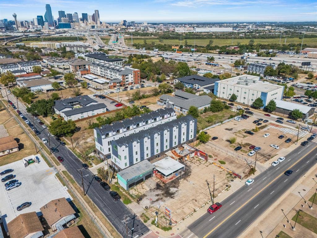 302 N Lancaster Avenue, Dallas, TX 75203 302 N Lancaster Avenue, Dallas, TX 75203