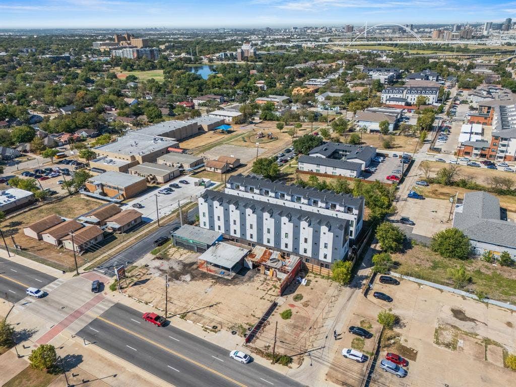 302 N Lancaster Avenue, Dallas, TX 75203 302 N Lancaster Avenue, Dallas, TX 75203