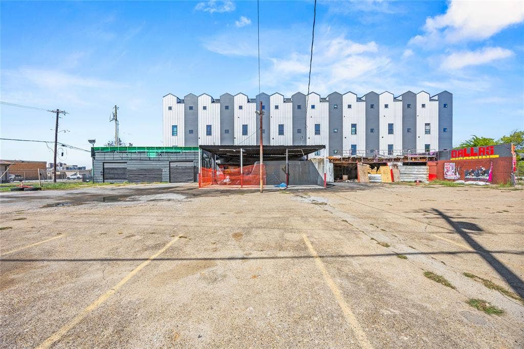 302 N Lancaster Avenue, Dallas, TX 75203 302 N Lancaster Avenue, Dallas, TX 75203