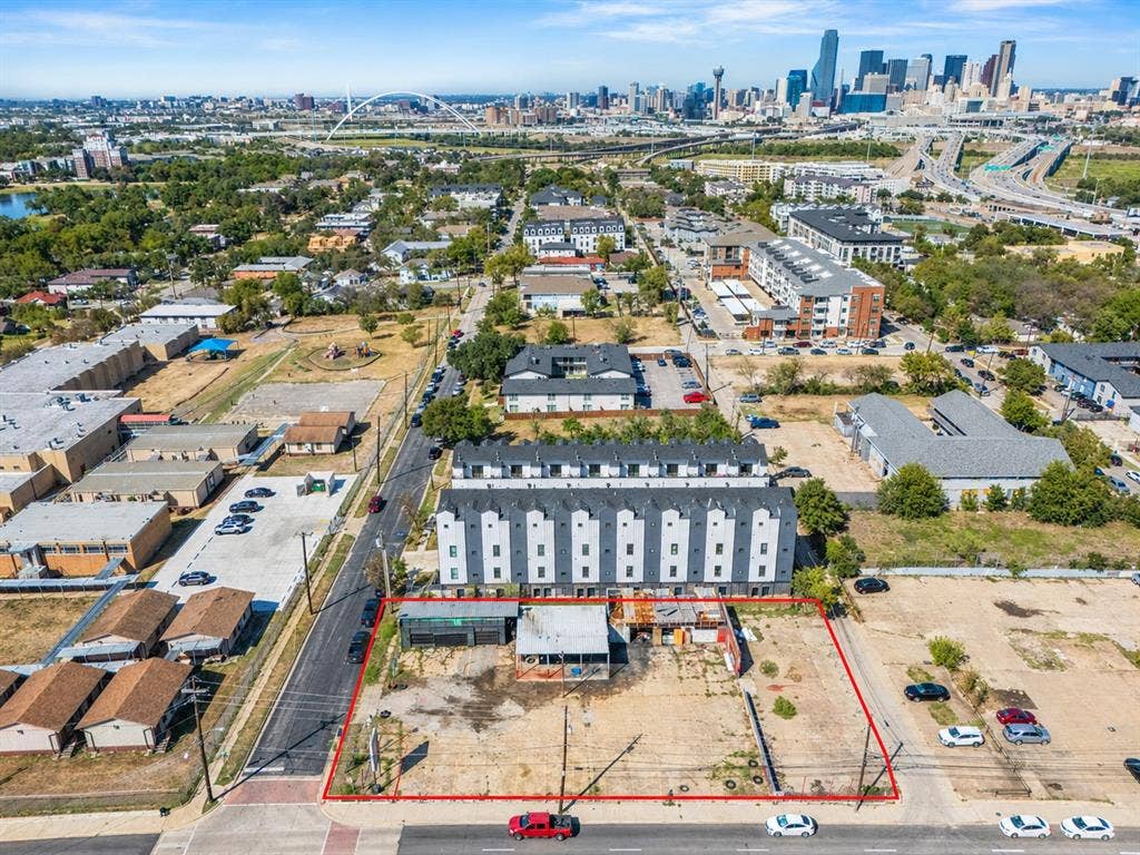 302 N Lancaster Avenue, Dallas, TX 75203 302 N Lancaster Avenue, Dallas, TX 75203