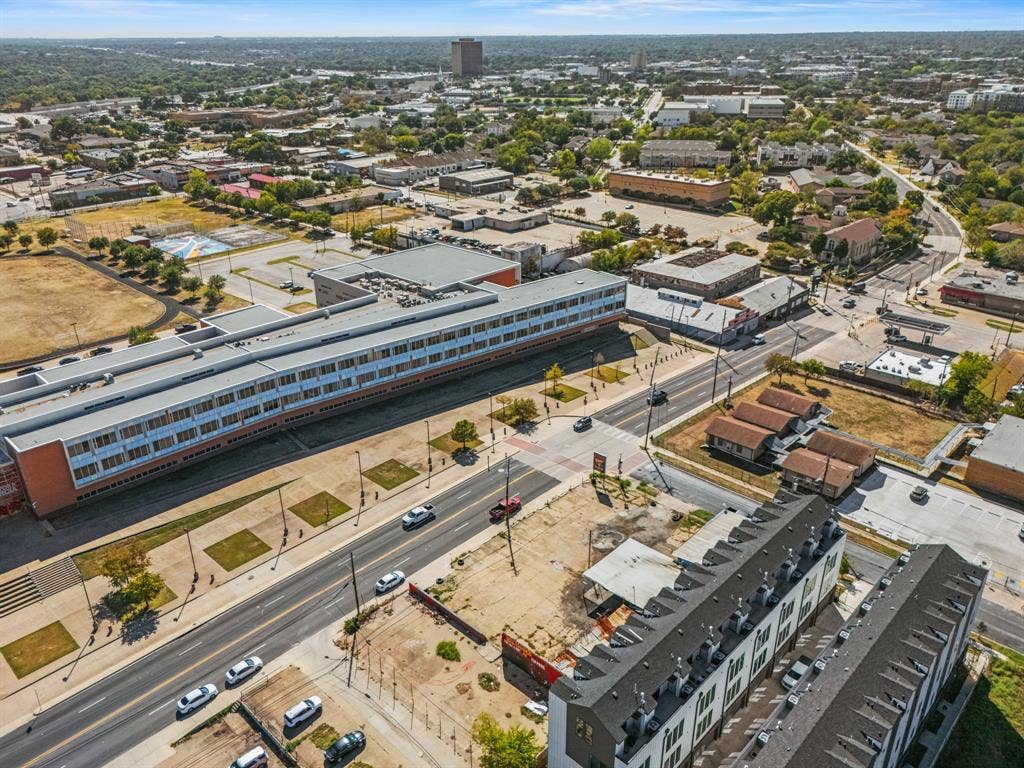 302 N Lancaster Avenue, Dallas, TX 75203 302 N Lancaster Avenue, Dallas, TX 75203