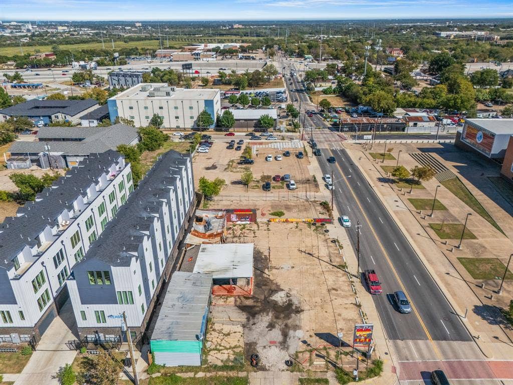 302 N Lancaster Avenue, Dallas, TX 75203 302 N Lancaster Avenue, Dallas, TX 75203