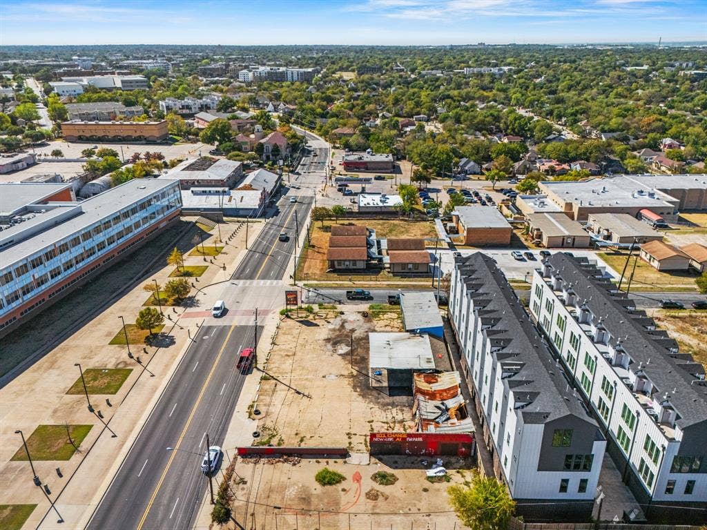 302 N Lancaster Avenue, Dallas, TX 75203 302 N Lancaster Avenue, Dallas, TX 75203