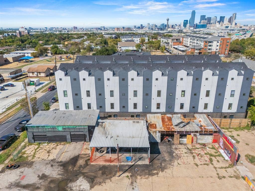 302 N Lancaster Avenue, Dallas, TX 75203 302 N Lancaster Avenue, Dallas, TX 75203
