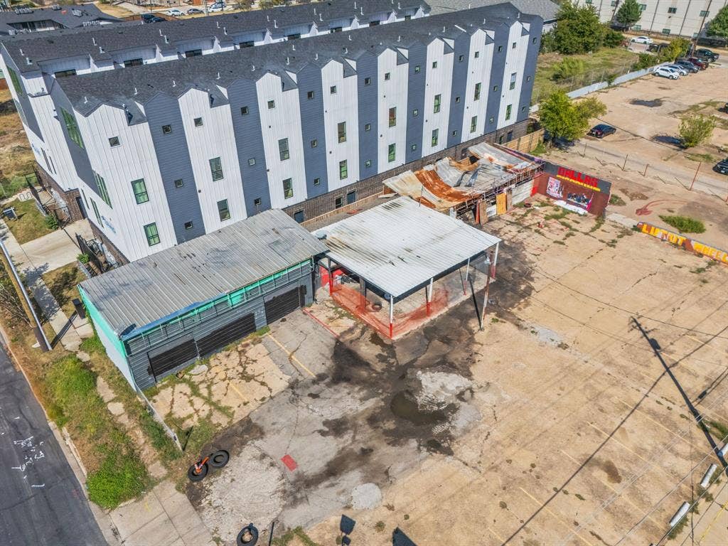 302 N Lancaster Avenue, Dallas, TX 75203 302 N Lancaster Avenue, Dallas, TX 75203