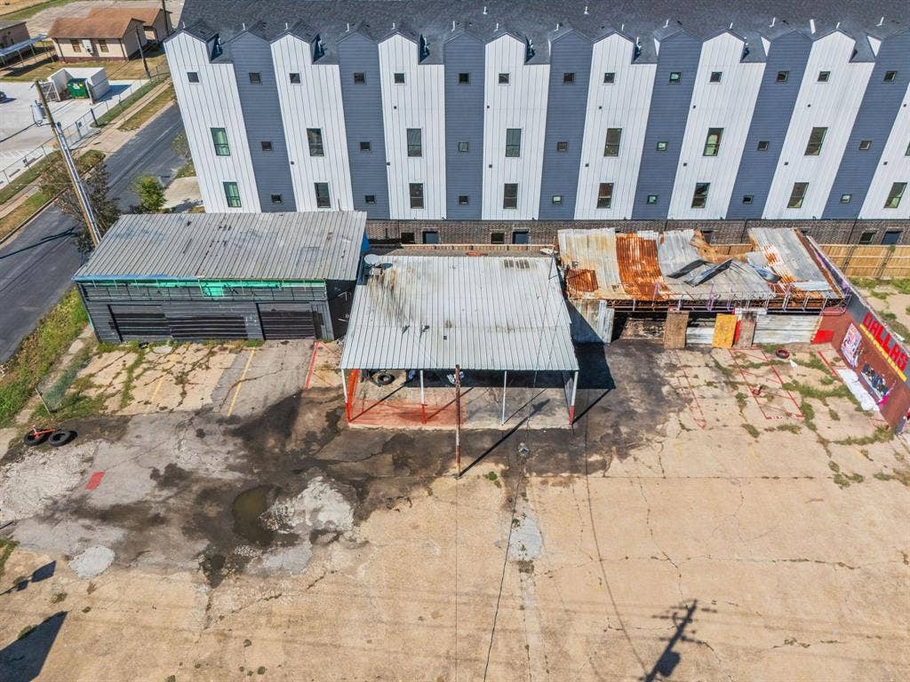 302 N Lancaster Avenue, Dallas, TX 75203 302 N Lancaster Avenue, Dallas, TX 75203