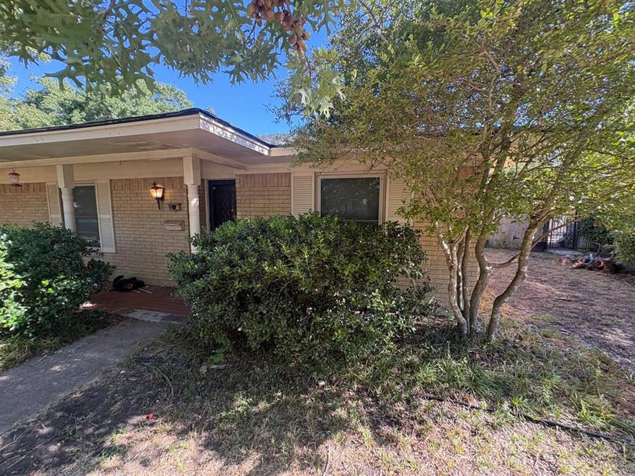 Property photo for 109 Auburn Street, Waxahachie, TX