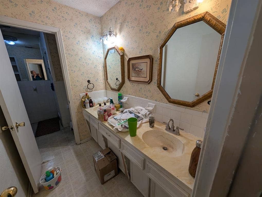109 Auburn Street, Waxahachie, TX 75165 109 Auburn Street, Waxahachie, TX 75165