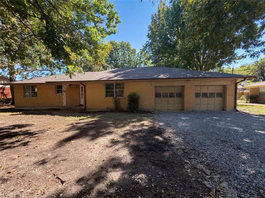 Property photo for 415 W Fulton Street, Van Alstyne, TX