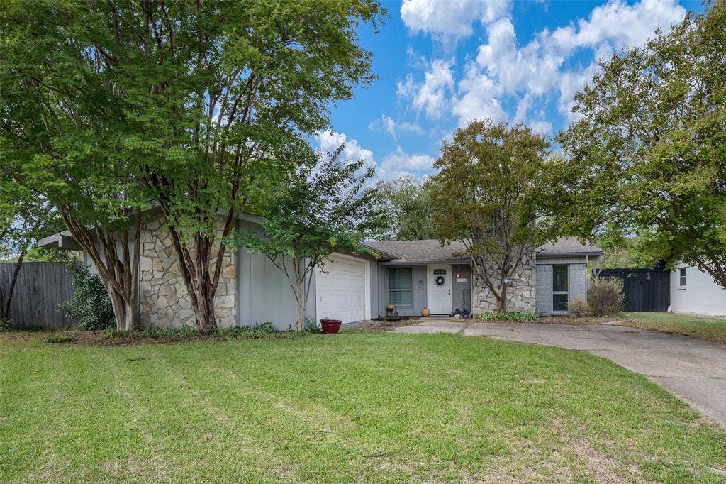 11736 Coral Hills Place, Dallas, TX 75229 Huge Cul-de-Sac Lot!
