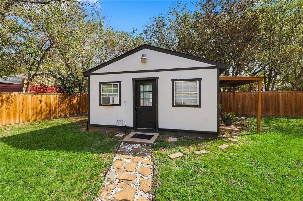 2740 Spruce Park Drive, Richland Hills, TX 76118 Private Studio