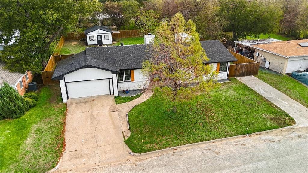 2740 Spruce Park Drive, Richland Hills, TX 76118 TWO DRIVEWAYS!