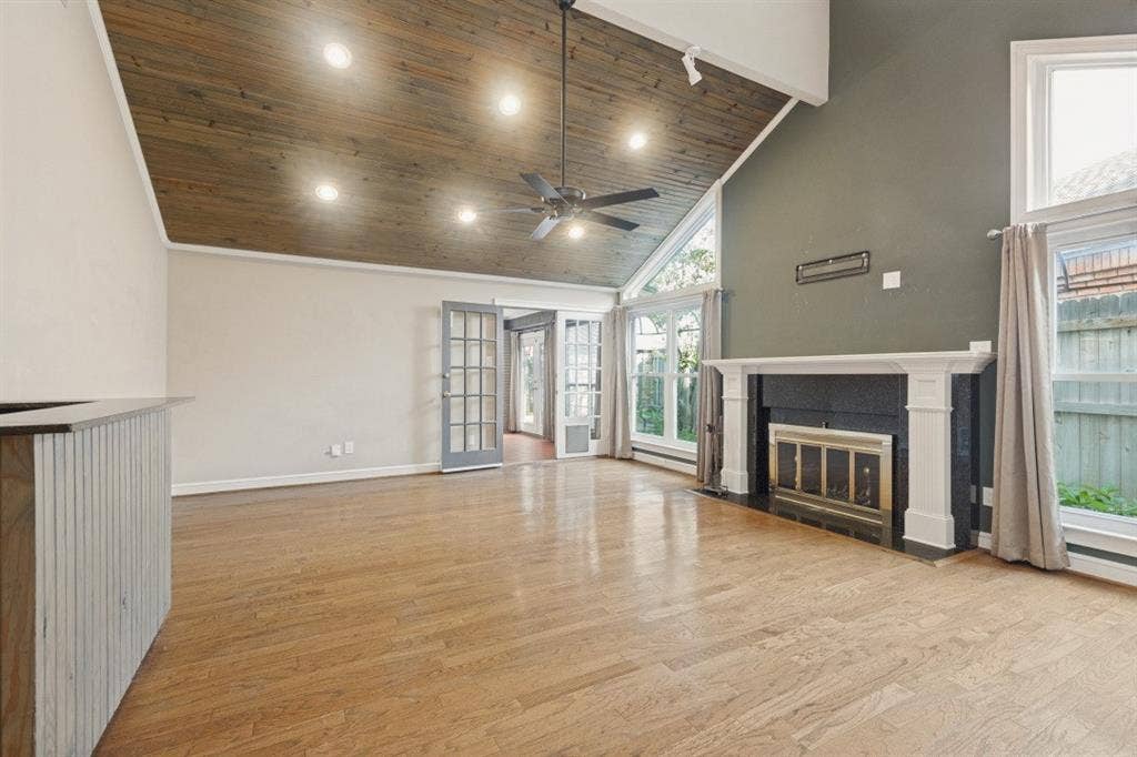5821 Ridgerock Court, Fort Worth, TX 76132 Wood burning fireplace
