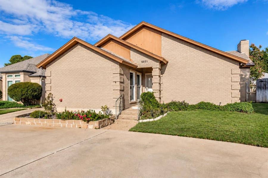 Property photo for 5821 Ridgerock Court, Fort Worth, TX