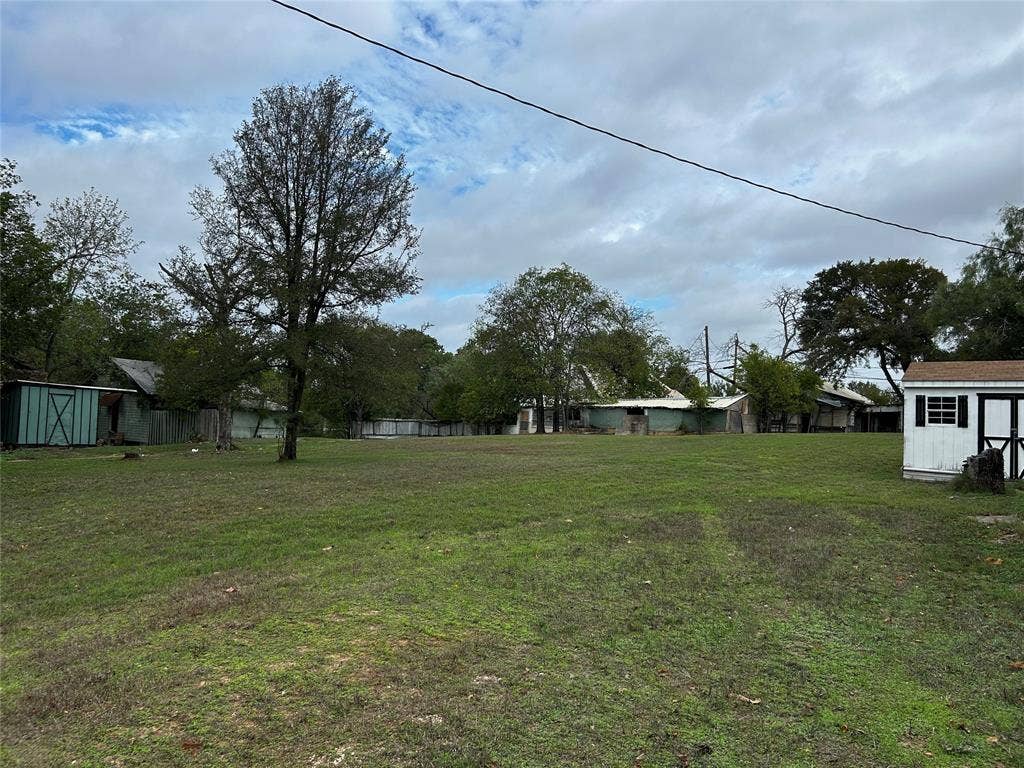 109 & 105 E Leon Street, Gatesville, TX 76528 109 & 105 E Leon Street, Gatesville, TX 76528