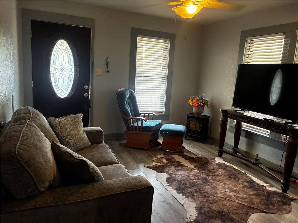 109 & 105 E Leon Street, Gatesville, TX 76528 109 & 105 E Leon Street, Gatesville, TX 76528