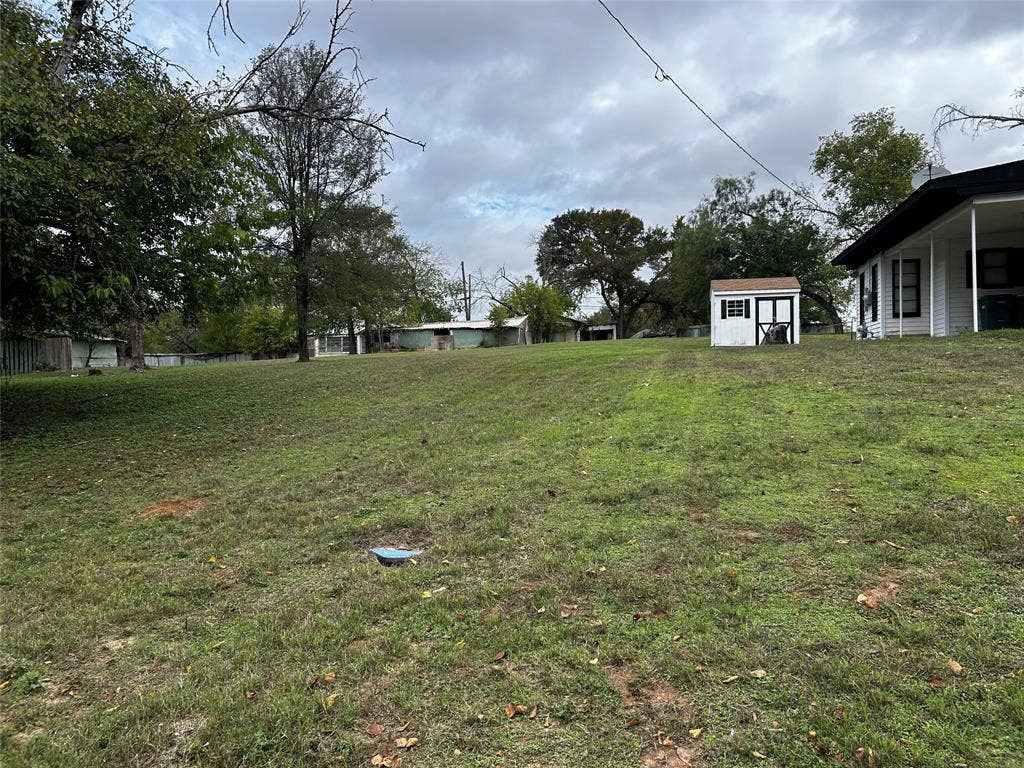 109 & 105 E Leon Street, Gatesville, TX 76528 109 & 105 E Leon Street, Gatesville, TX 76528