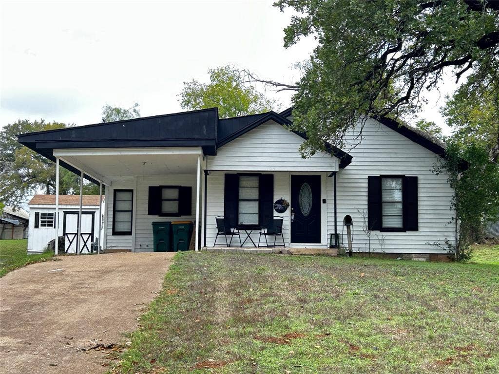 109 & 105 E Leon Street, Gatesville, TX 76528 109 & 105 E Leon Street, Gatesville, TX 76528