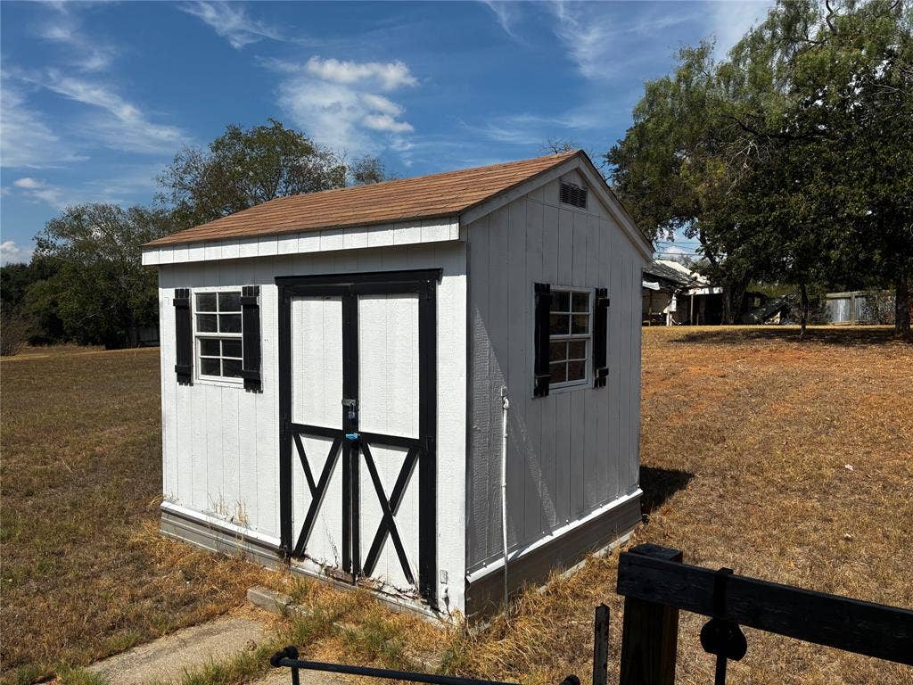 109 & 105 E Leon Street, Gatesville, TX 76528 109 & 105 E Leon Street, Gatesville, TX 76528