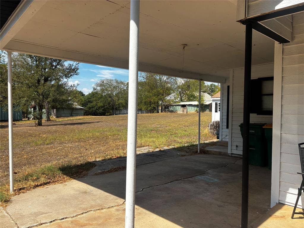 109 & 105 E Leon Street, Gatesville, TX 76528 109 & 105 E Leon Street, Gatesville, TX 76528